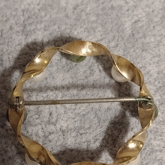 True Vtg. 1940s KREMENTZ 10k Gold Wreath Brooch, Cultured Pearls Green Agate - Picture 9 of 9